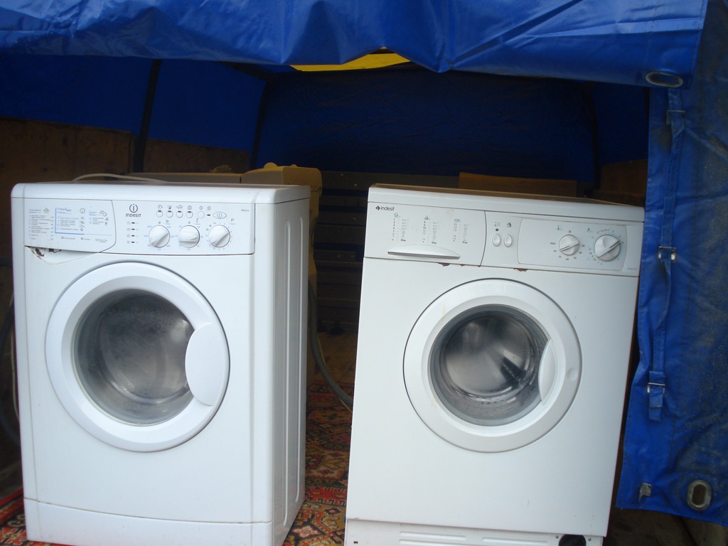<span class=text14white>  </span>