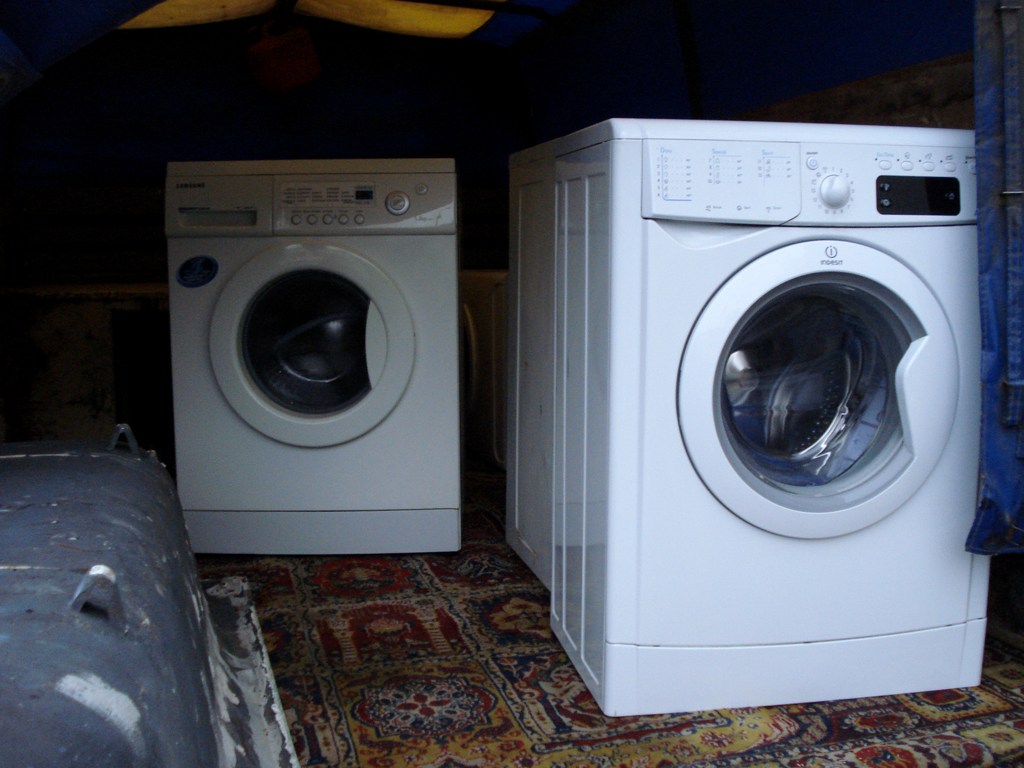 <span class=text14white>   </span>