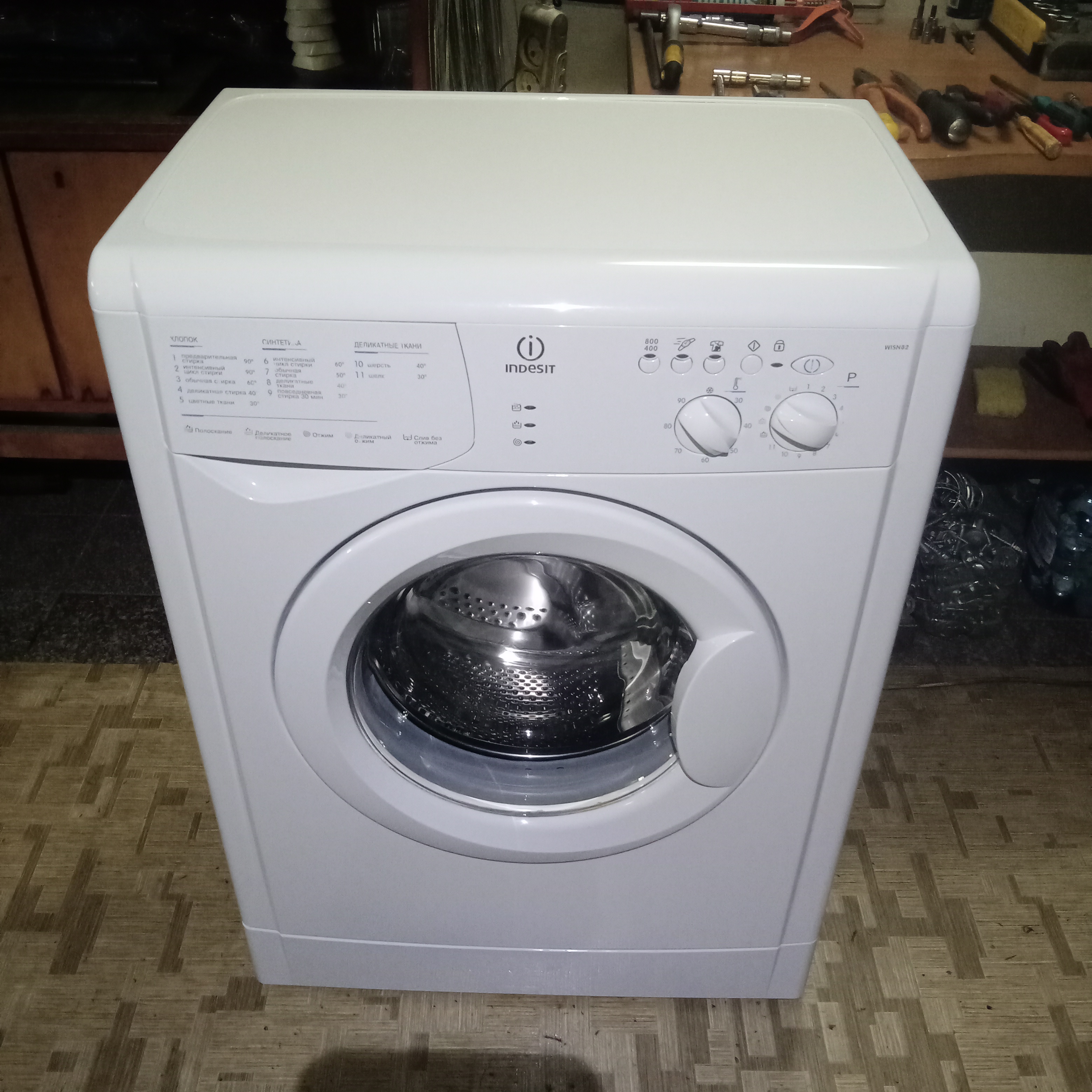 <span class=text14white>  Indesit WISN 82</span>