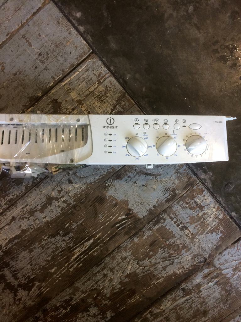 <span class=text14white>   Indesit WIL 105</span>